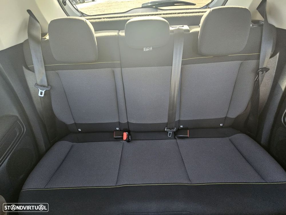 Citroën C3 1.2 PureTech Shine - 23