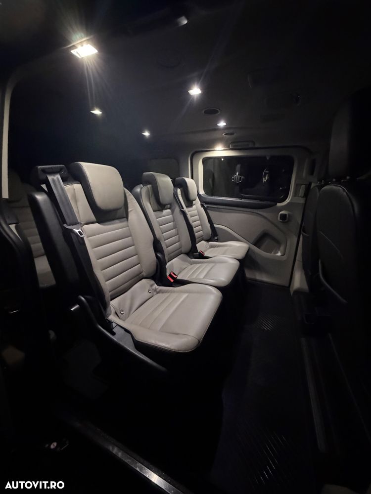 Ford Tourneo Custom - 28