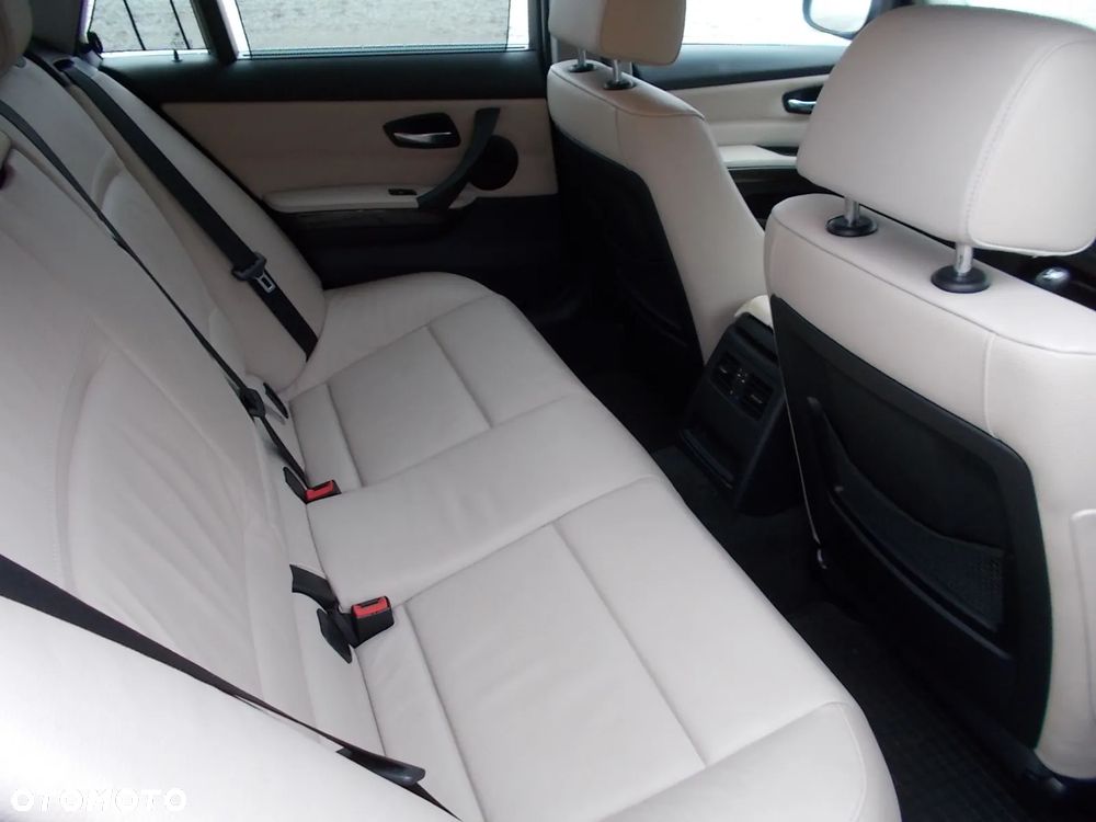 BMW Seria 3 325d DPF Edition Exclusive - 9