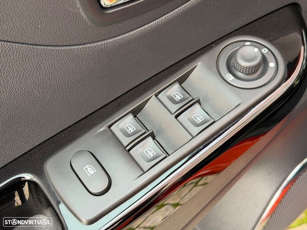 Renault Captur ENERGY TCe 120 EDC Intens - 37