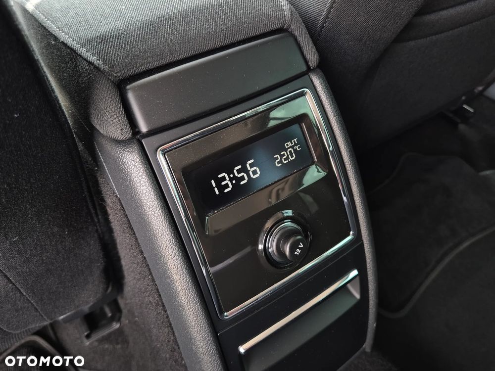 Skoda Superb 2.0 TDI DSG Elegance - 33