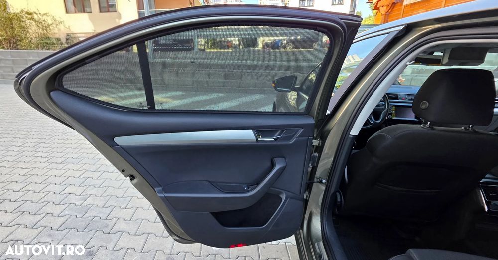 Skoda Superb 2.0 TDI Ambition - 23