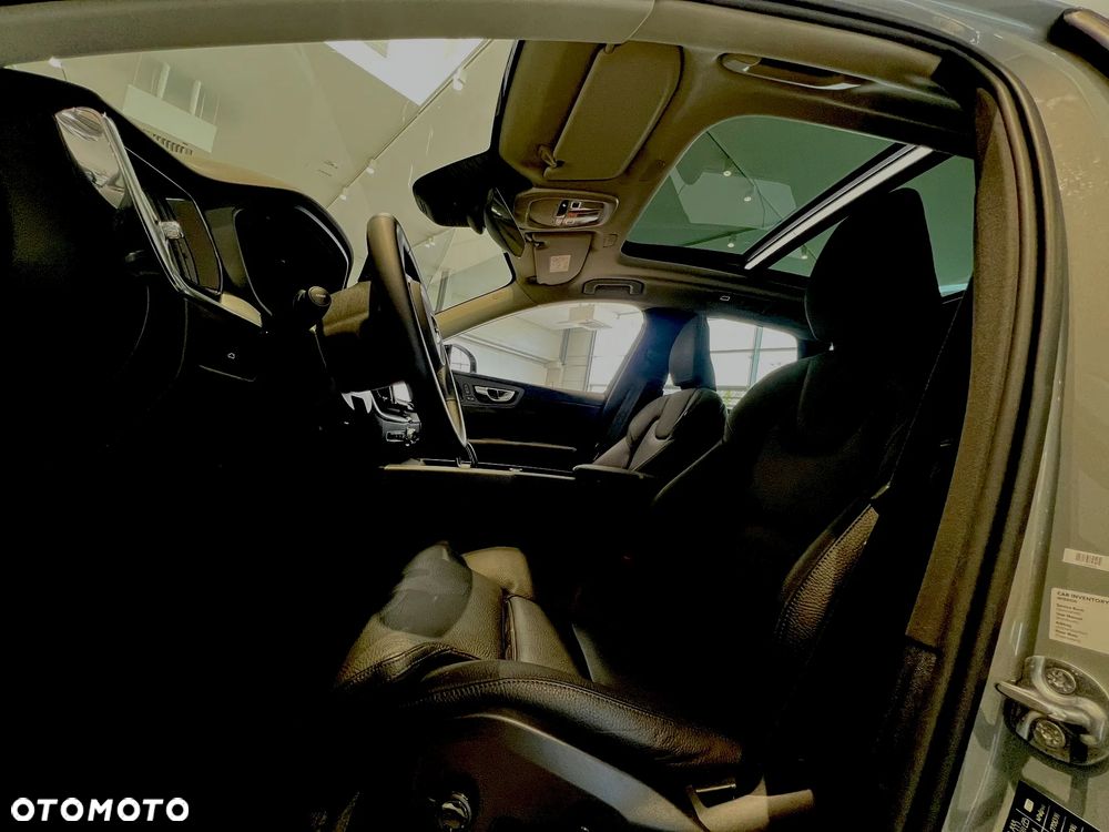 Volvo XC 60 B5 B AWD Plus Dark - 23
