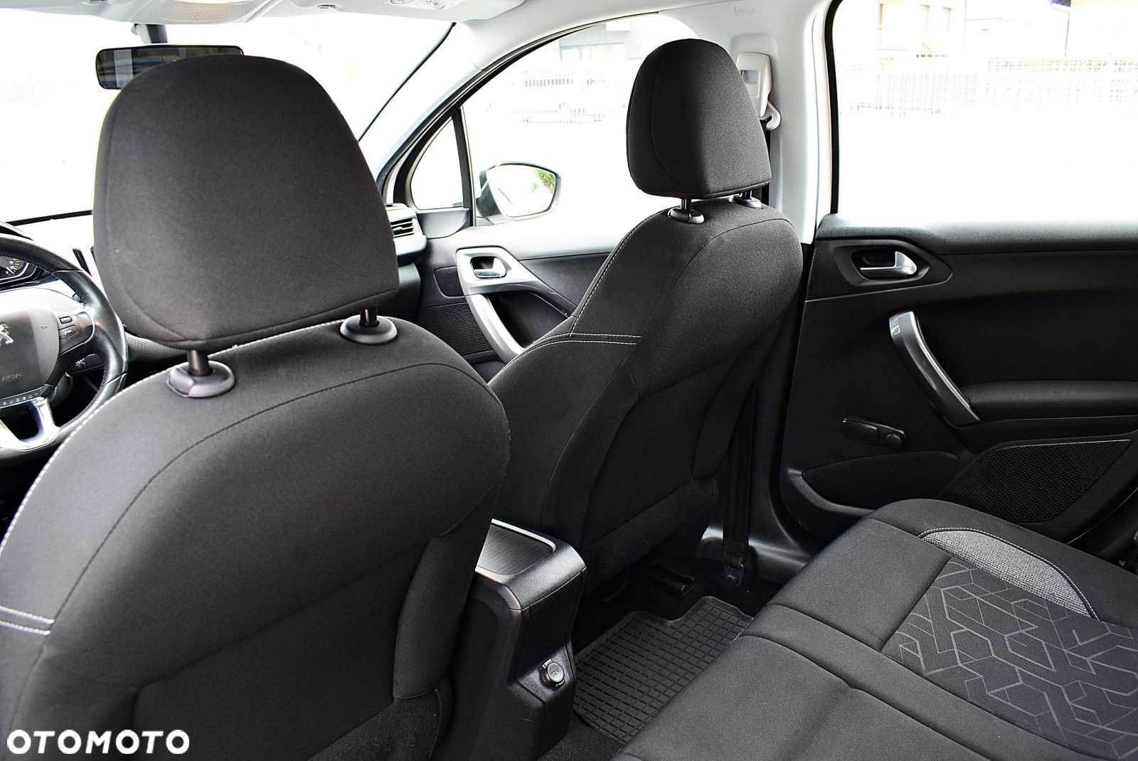 Peugeot 2008 - 12