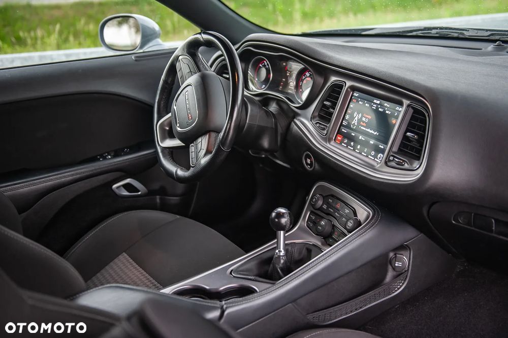 Dodge Challenger - 13