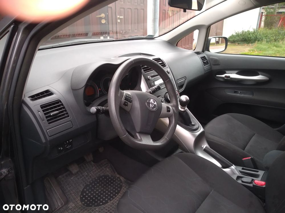 Toyota Auris - 2