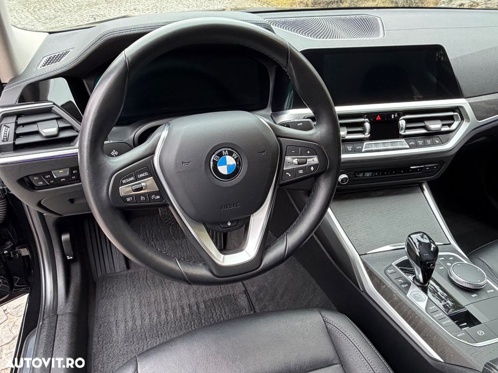 BMW Seria 3 320i Aut. Luxury Line - 38
