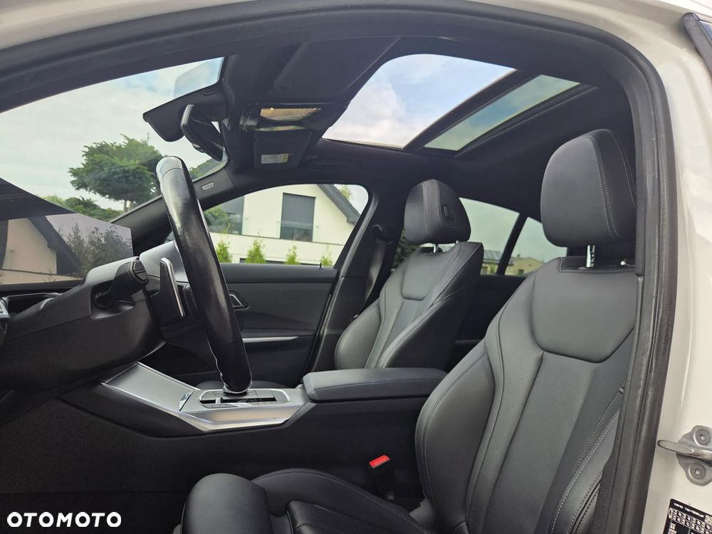 BMW Seria 3 320i M Sport - 9