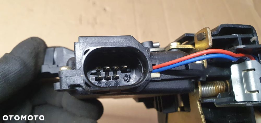 Zamek prawy przód przedni prawy Audi A4 B6 7PIN 4B1837016E - 5
