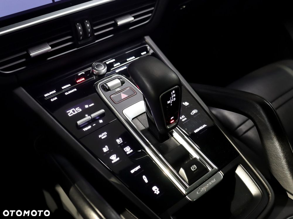 Porsche Cayenne - 25