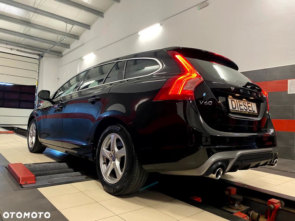 Volvo V60 D3 R-Design - 8