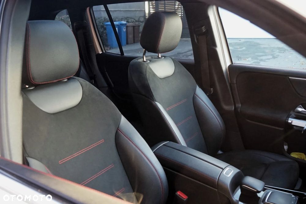 Mercedes-Benz GLB 200 AMG Line 7G-DCT - 11