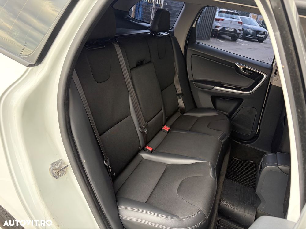 Volvo XC 60 D4AWD Momentum - 21