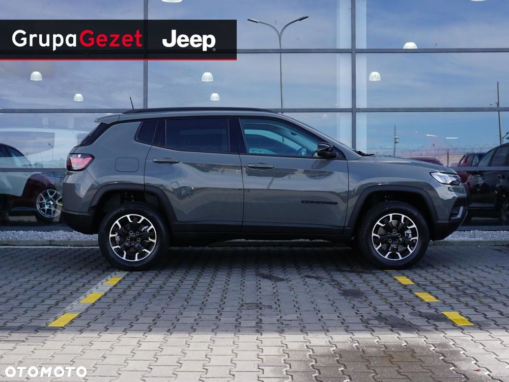 Jeep Compass - 4