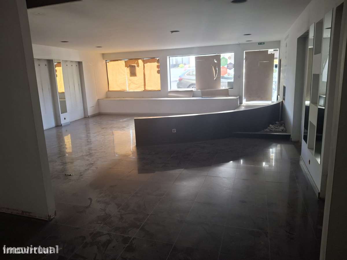Espaço comercial para alugar ou venda centro de Santo Tirso - Grande imagem: 2/9