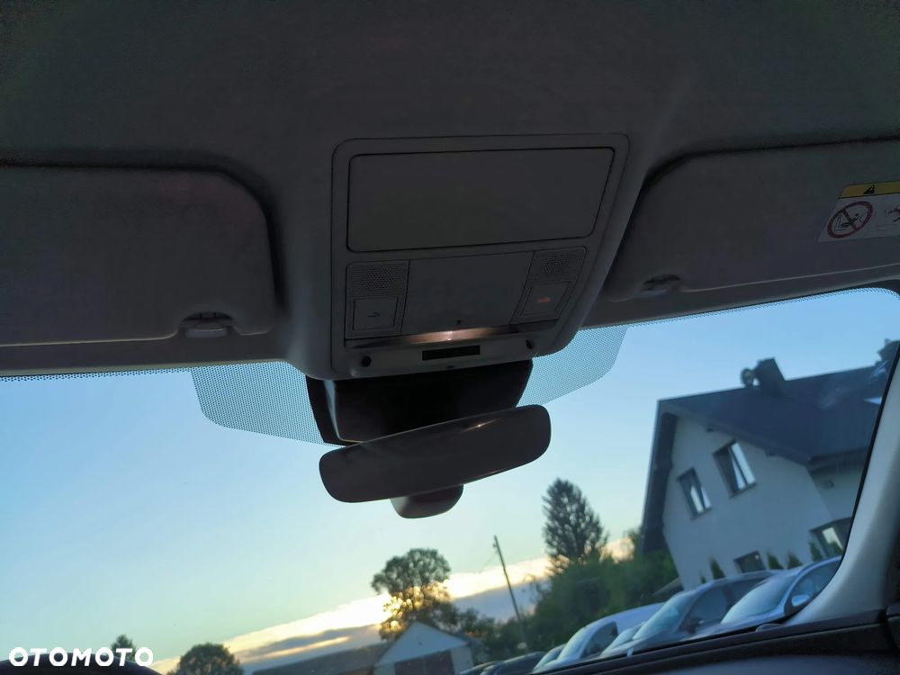 Jaguar XE 2.0 T Prestige - 17