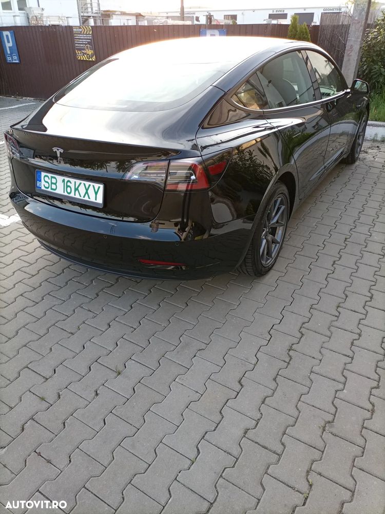 Tesla Model 3 - 10