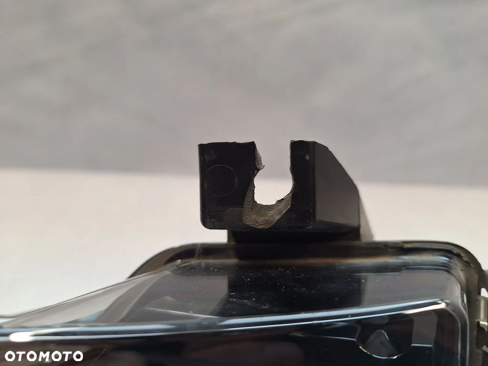 Tesla Y Halogen lewy 1624797-00-A - 4