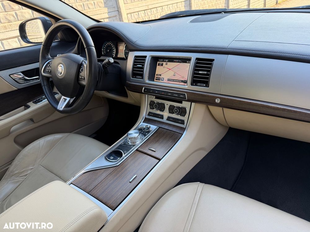 Jaguar XF 2.2D Premium Luxury - 6