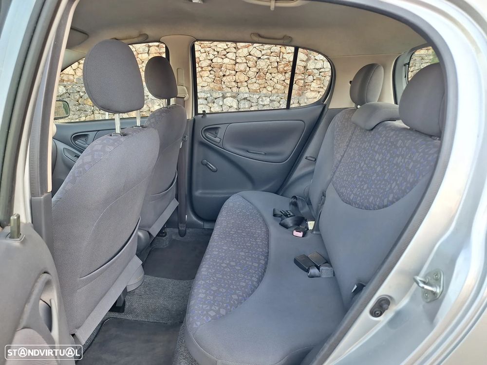 Toyota Yaris 1.0 Luna - 11