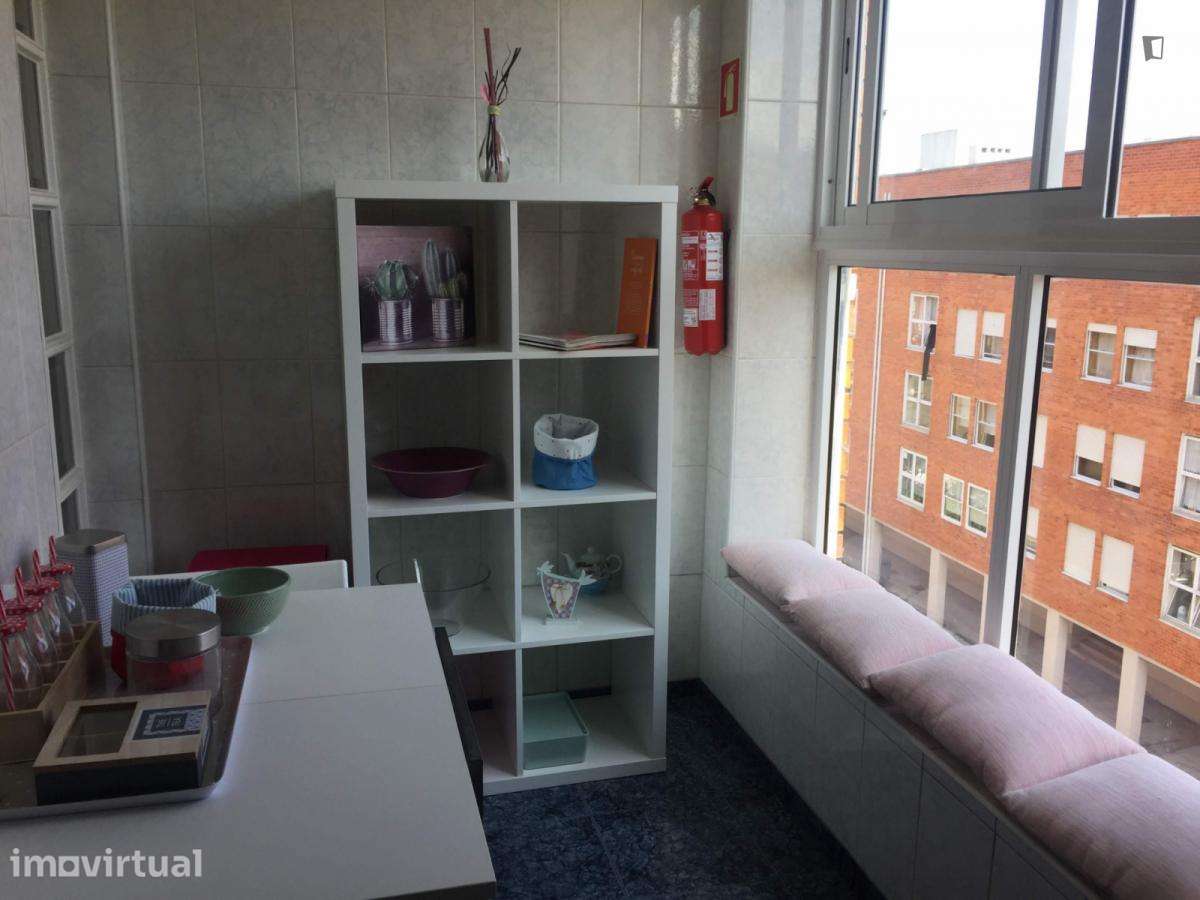 Quarto - localizado em Senhora da Hora Porto - Grande imagem: 3/8