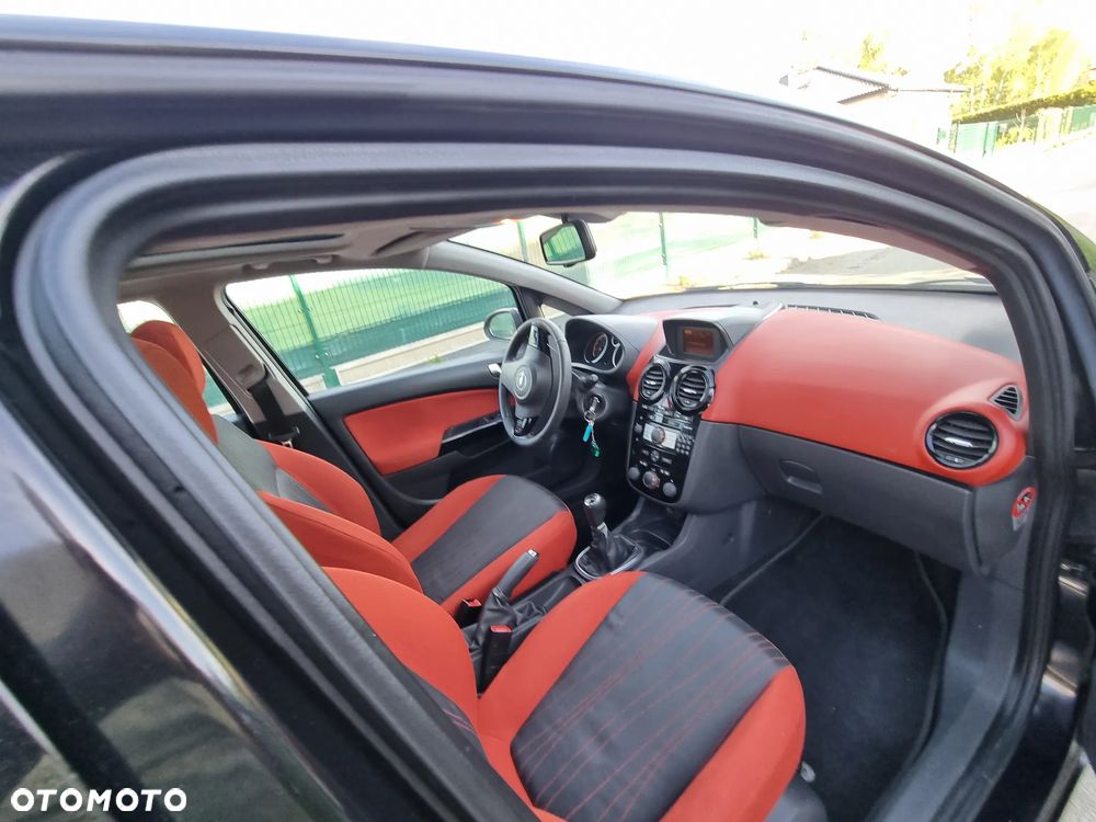 Opel Corsa 1.4 16V Cosmo - 9