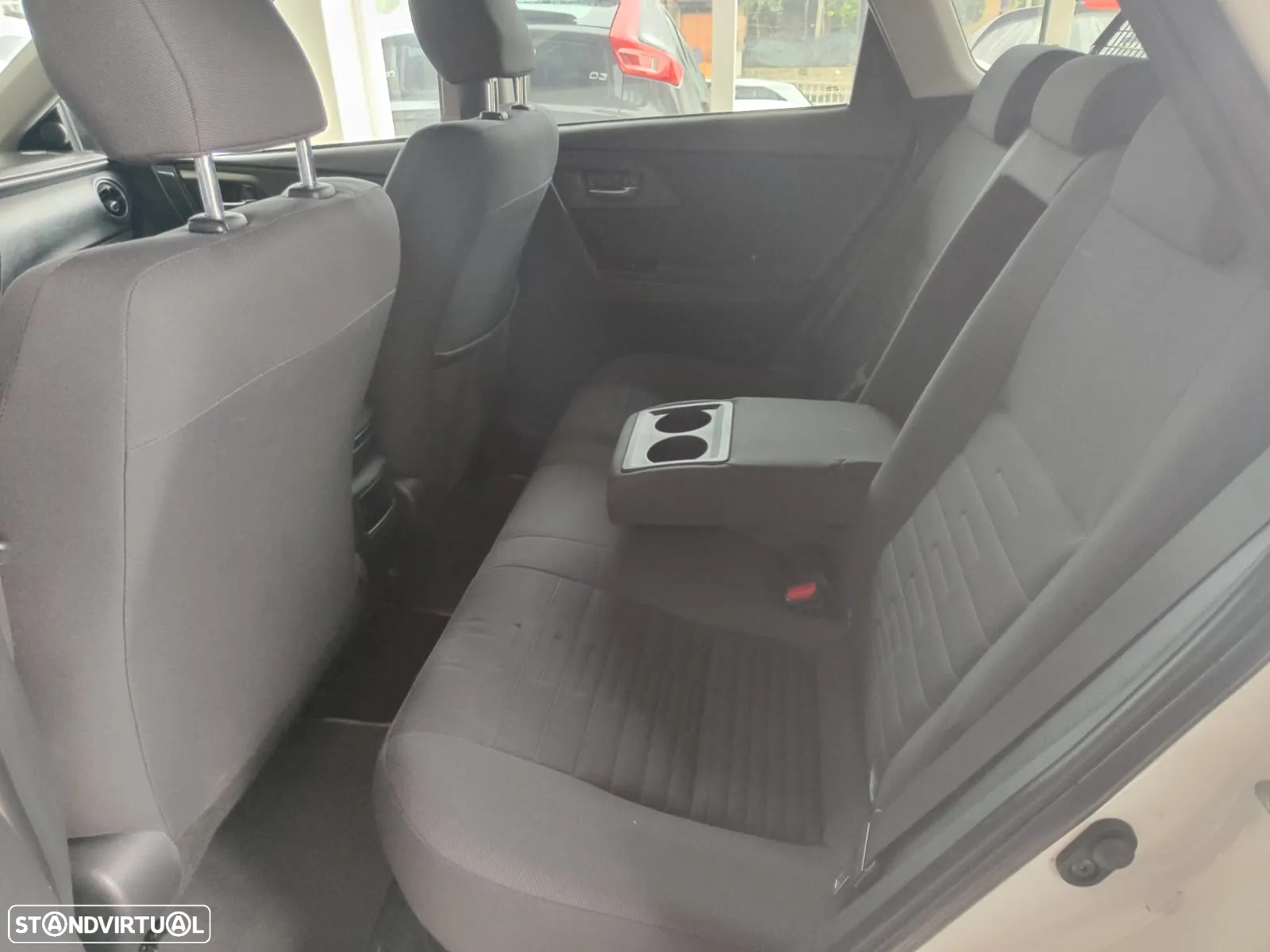 Toyota Auris Touring Sports 1.8 HSD Comfort+P.Sport - 12