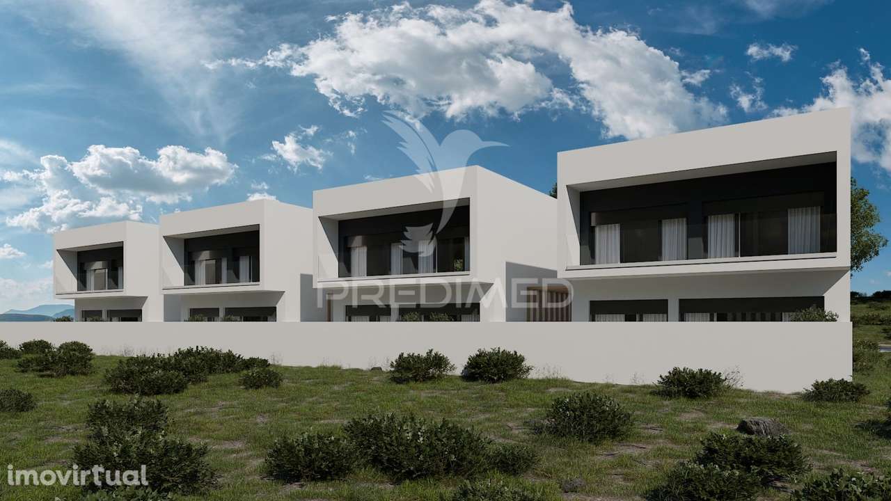 Moradia T3 + 1 na Urbanização Villas do Cerejal – Torres Novas - Grande imagem: 3/4