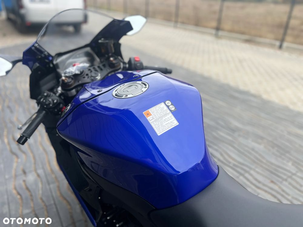 Yamaha R9 - 17