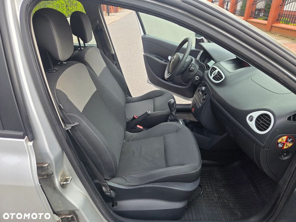 Renault Clio - 17