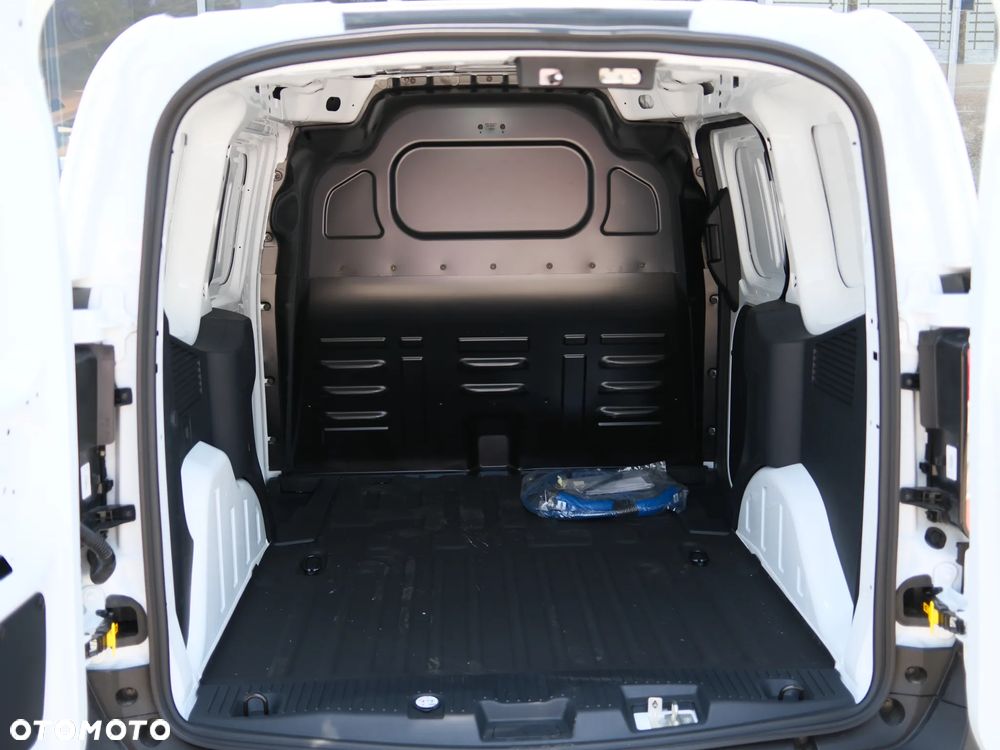 Ford E-Transit Courier - 12