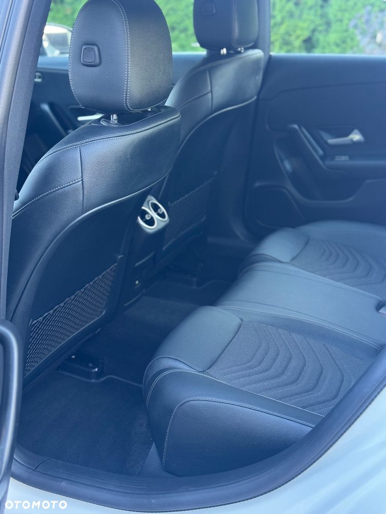 Mercedes-Benz CLA 200 7G-DCT - 17