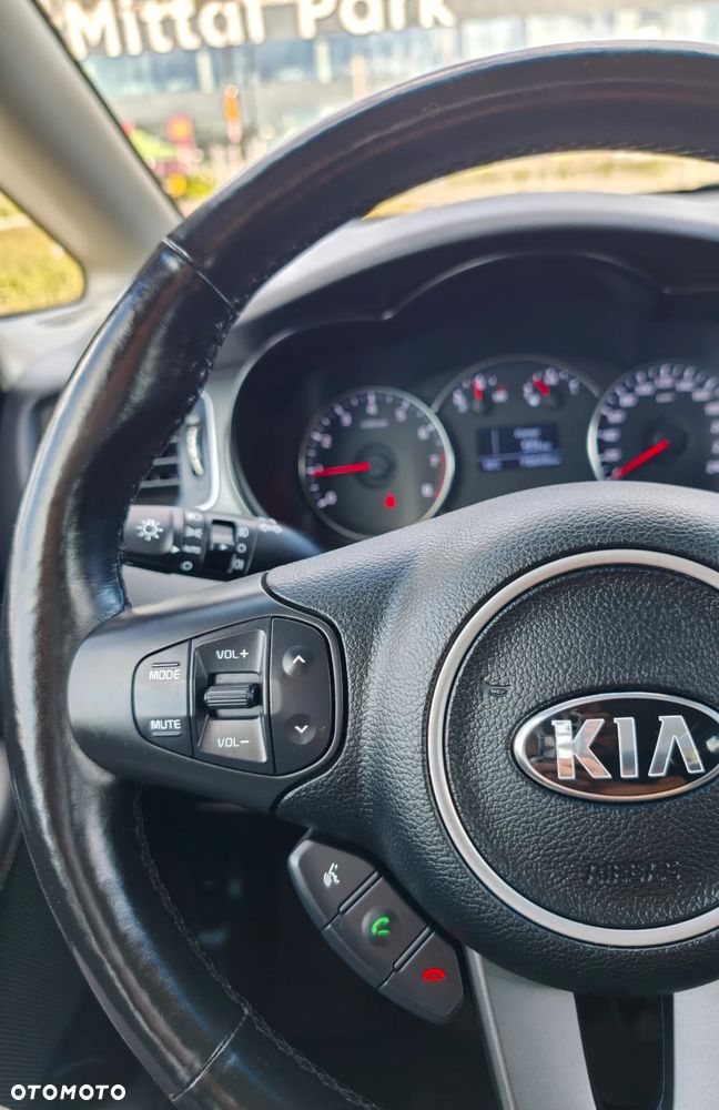 Kia Carens 1.6 GDI Dream-Team Edition - 17