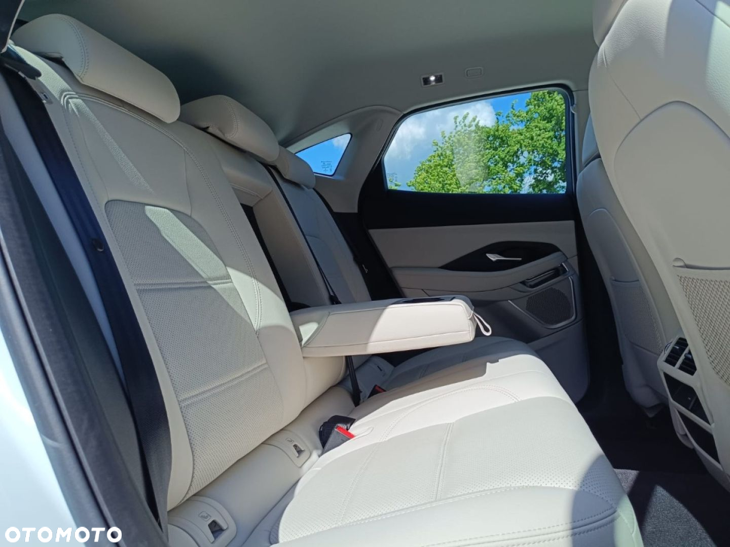 Jaguar E-Pace - 35