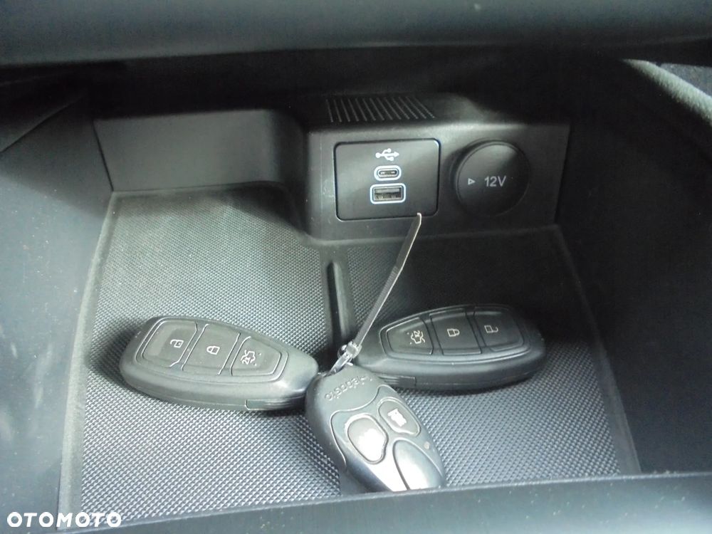 Ford Kuga 2.0 EcoBlue 4x4 ST-LINE X - 28