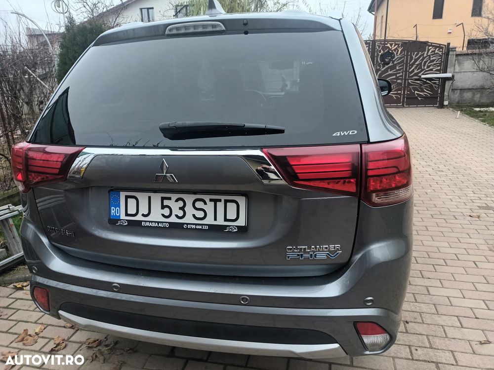 Mitsubishi Outlander 2.0 4WD CVT Plus - 15