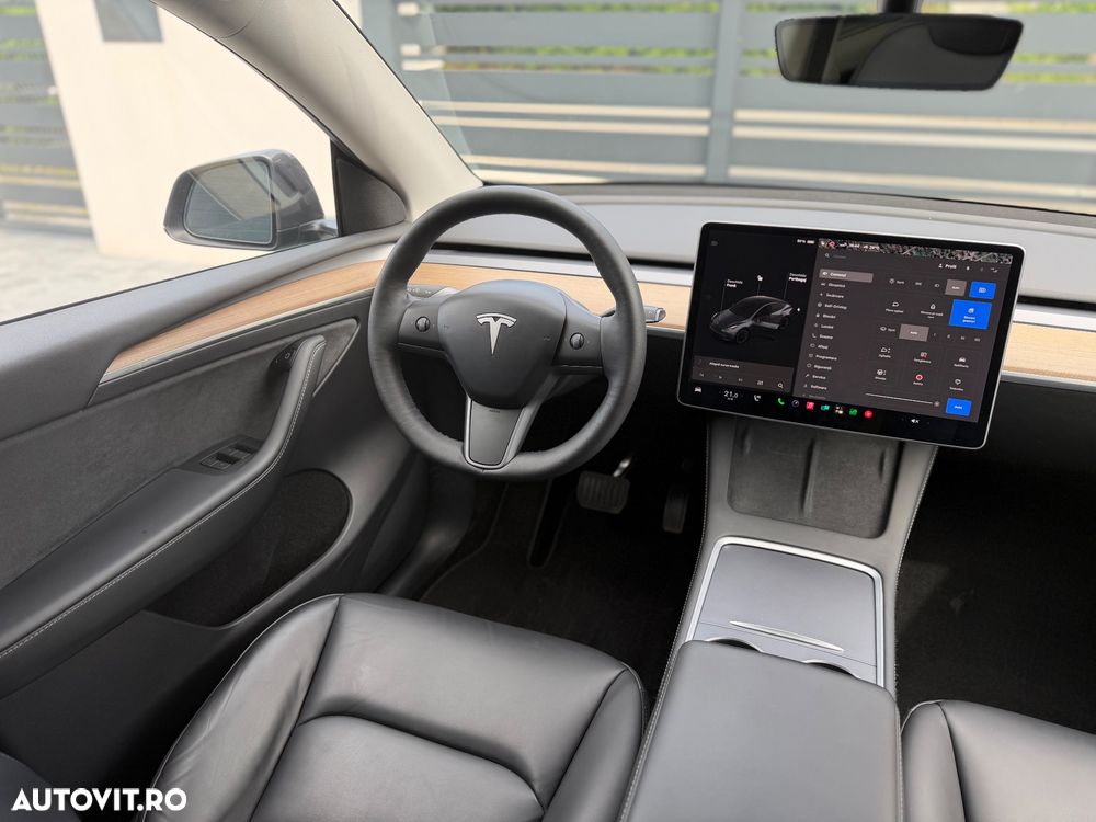Tesla Model Y - 6