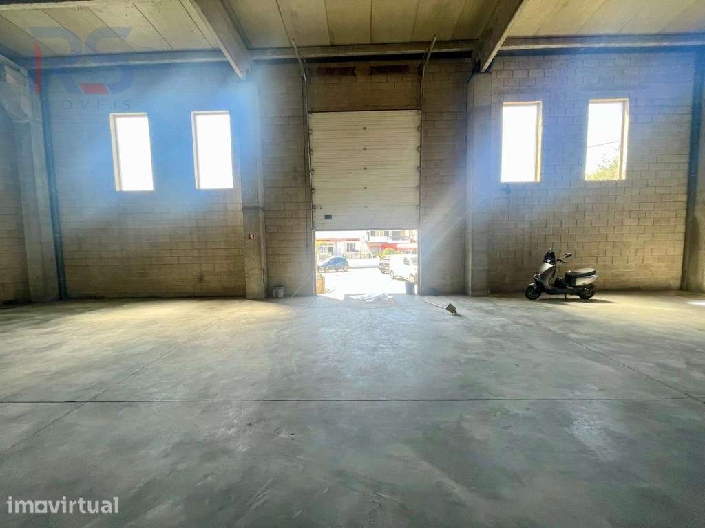 cais de carga e descarga 750 m² + Logradouro Coberto - Grande imagem: 3/12