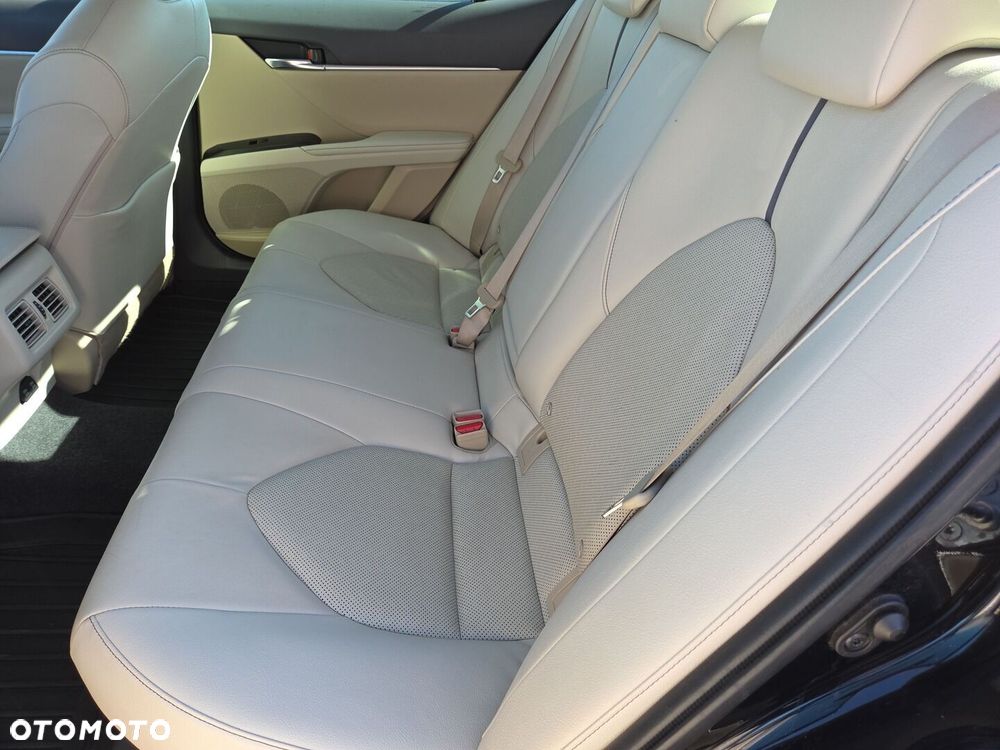Toyota Camry 2.5 Hybrid Executive CVT - 16