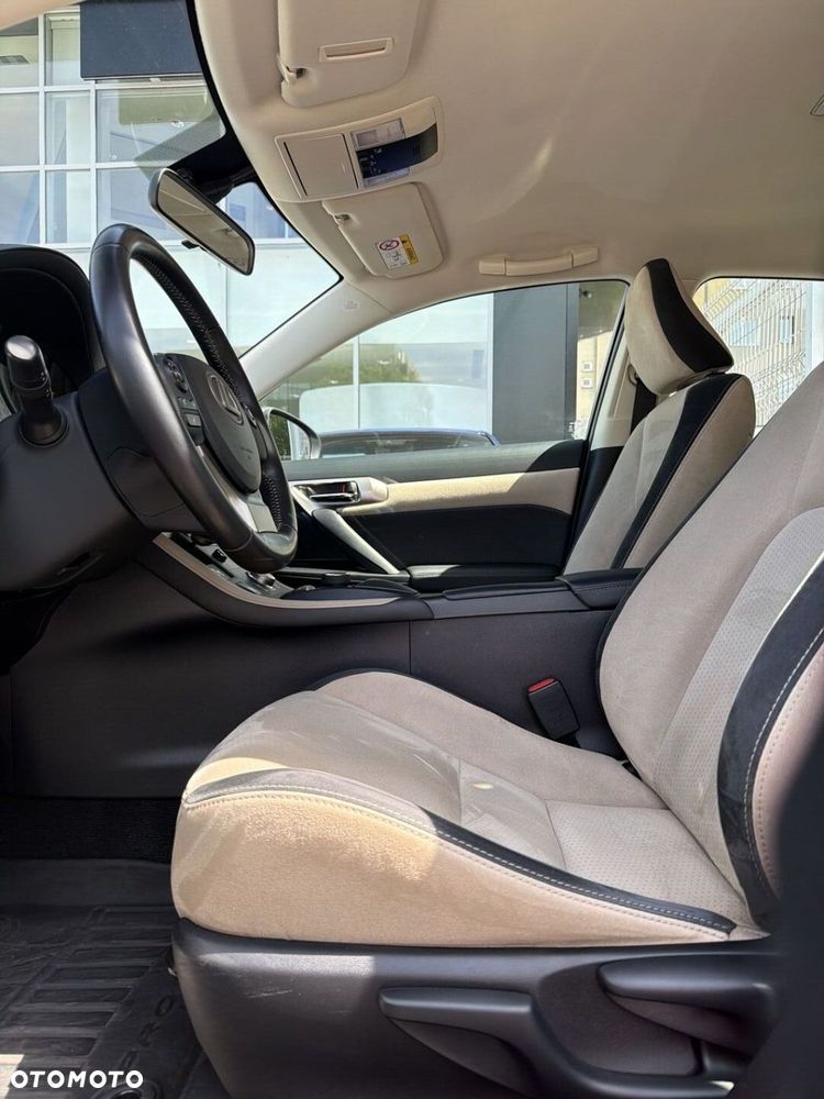 Lexus CT - 10