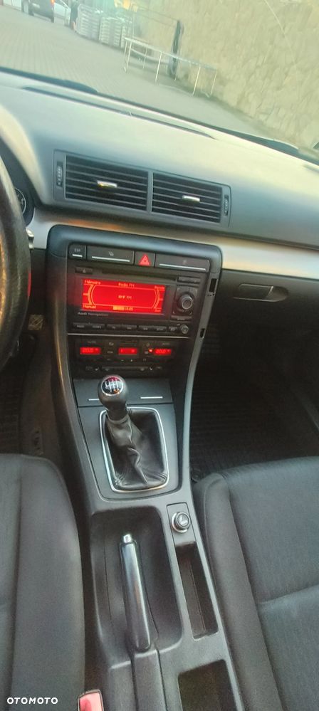 Audi A4 Avant 2.0 TDI - 16