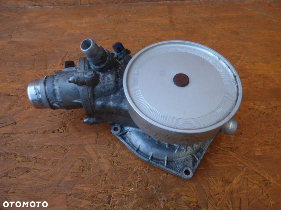 BMW F01 F10 F12 E70 XM5 S63  N63 550I 750I  POMPA WODY TERMOSTAT - 1