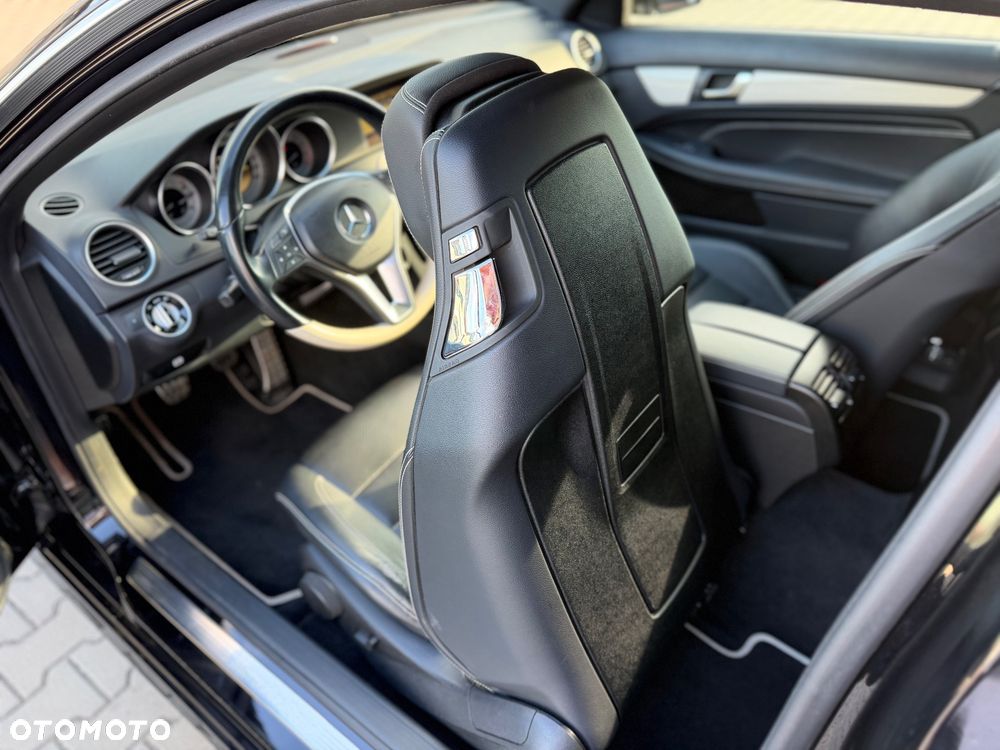 Mercedes-Benz Klasa C 180 CGI BlueEff - 30