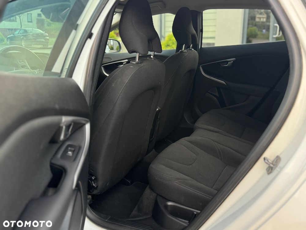 Volvo V40 D2 - 11