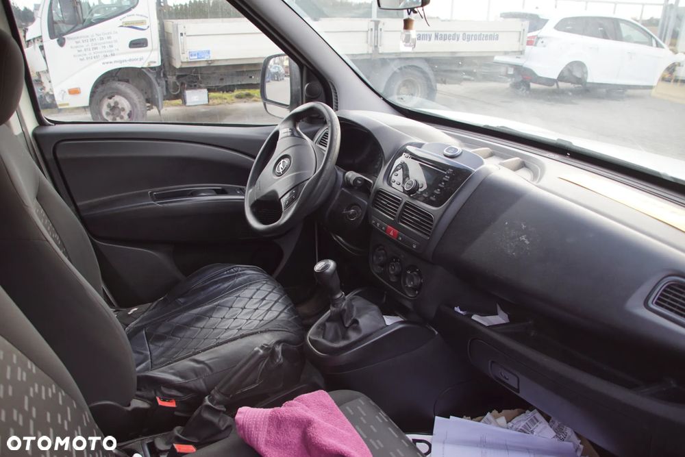 Auto na części - Opel Combo D 1.3 CDTI 90 KM A13FD C510 5PU 2017R Silnik Skrzynia Drzwi Maska Zderzak Błotnik Lampa Lusterko Klamka Szyba Deska Kokpit Sterownik Moduł Czujnik Licznik Panel Kierownica - 16