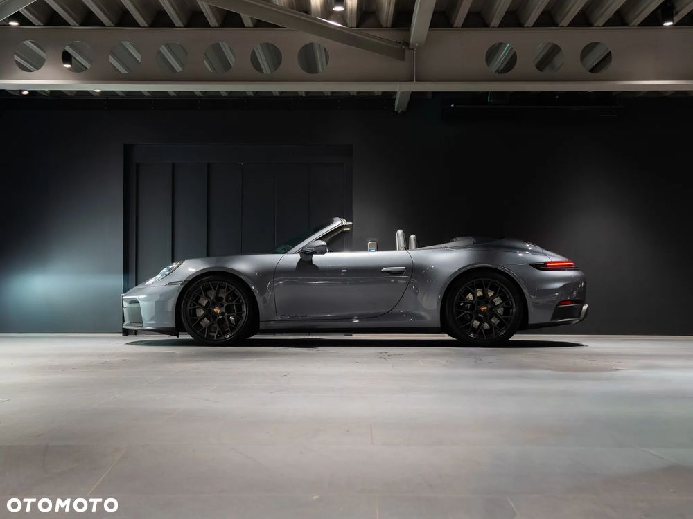 Porsche 911 Carrera GTS - 2