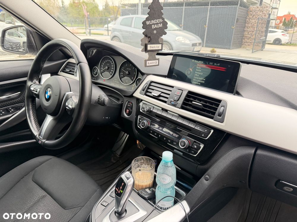 BMW Seria 3 318d M Sport - 12