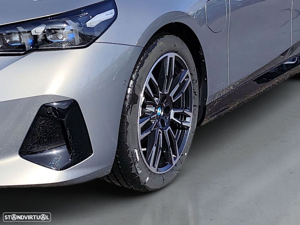 BMW 530 e Pack Desportivo M - 4