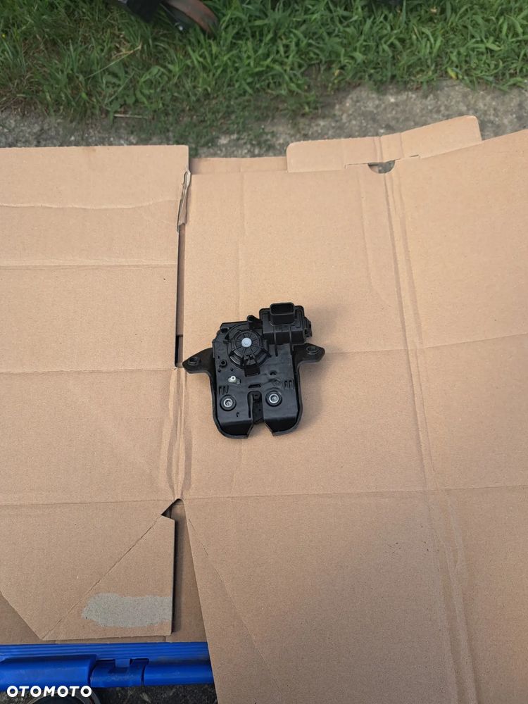 Zamek tylnej klapy tył Nissan Qashqai III J12 905030754R Renault Austral Espace VI Mégane E-Tech Rafale - 1