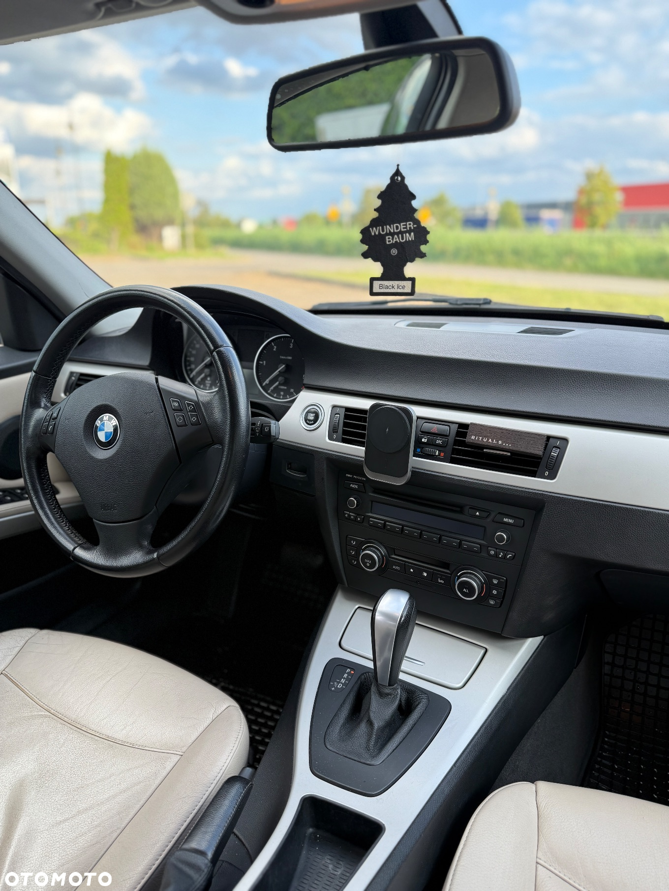 BMW Seria 3 320d DPF Touring - 10